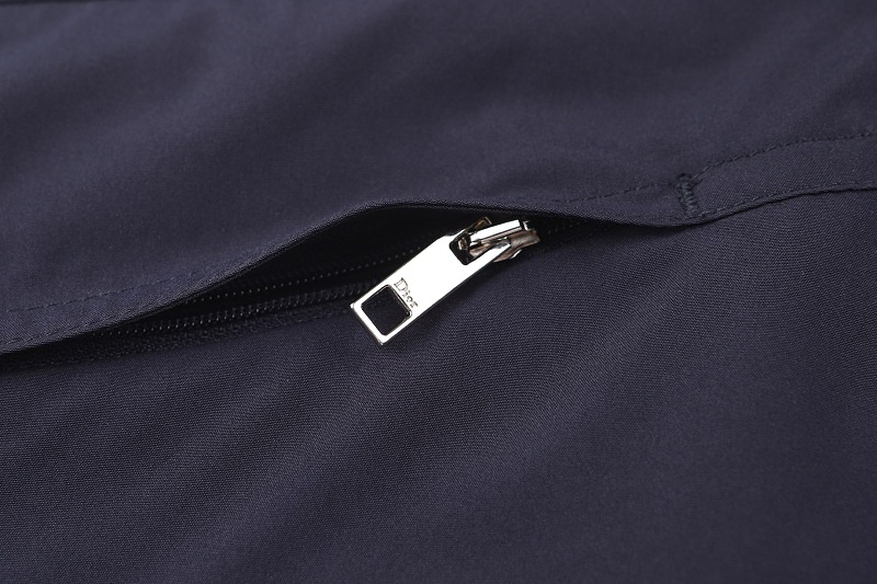 Price:279 −51l 11