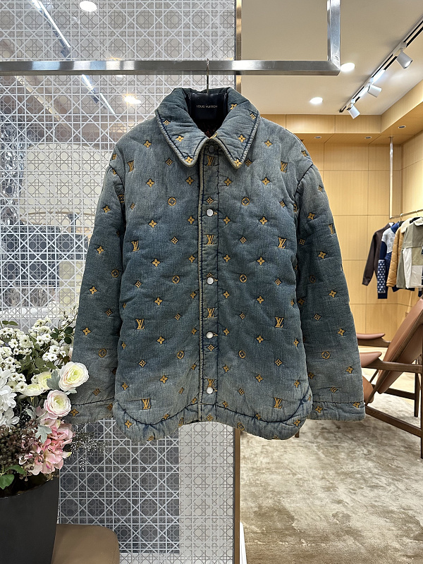 Price:559 553−8L 2