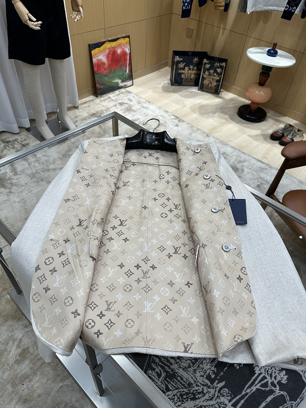 Price:429 527−99L 11