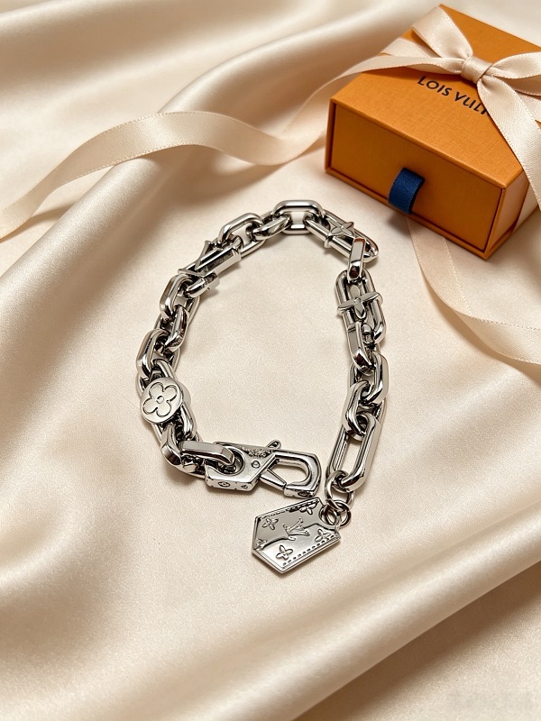 Price:239 Necklace Price:209 Bracelet 636-1L 3