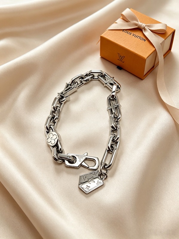 Price:239 Necklace Price:209 Bracelet 636-1L 4