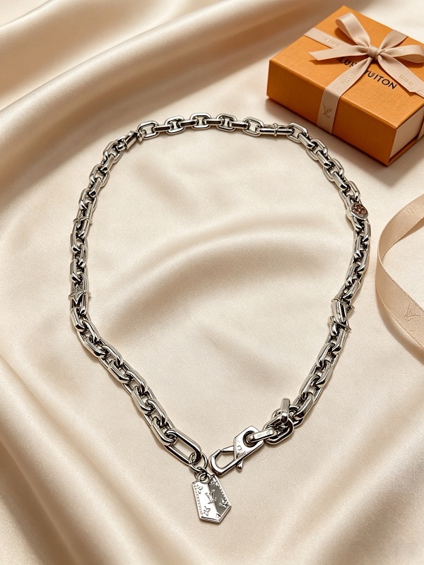 Price:239 Necklace Price:209 Bracelet 636-1L 8
