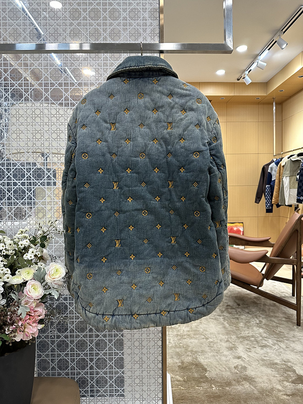 Price:559 553−8L 3