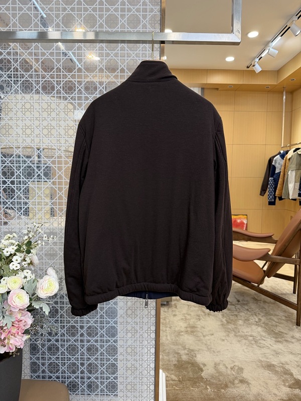 Price:499 567−8L 3