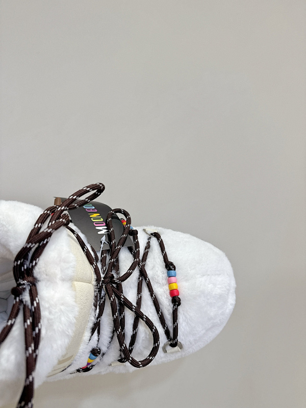 Moon Boots · 2