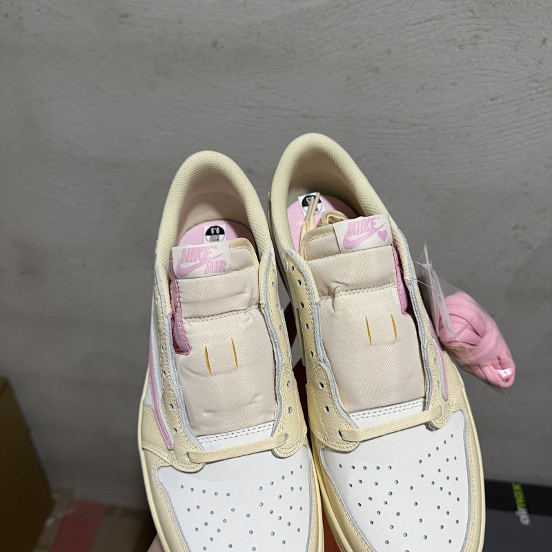 Jordan 1 Sneakers 4