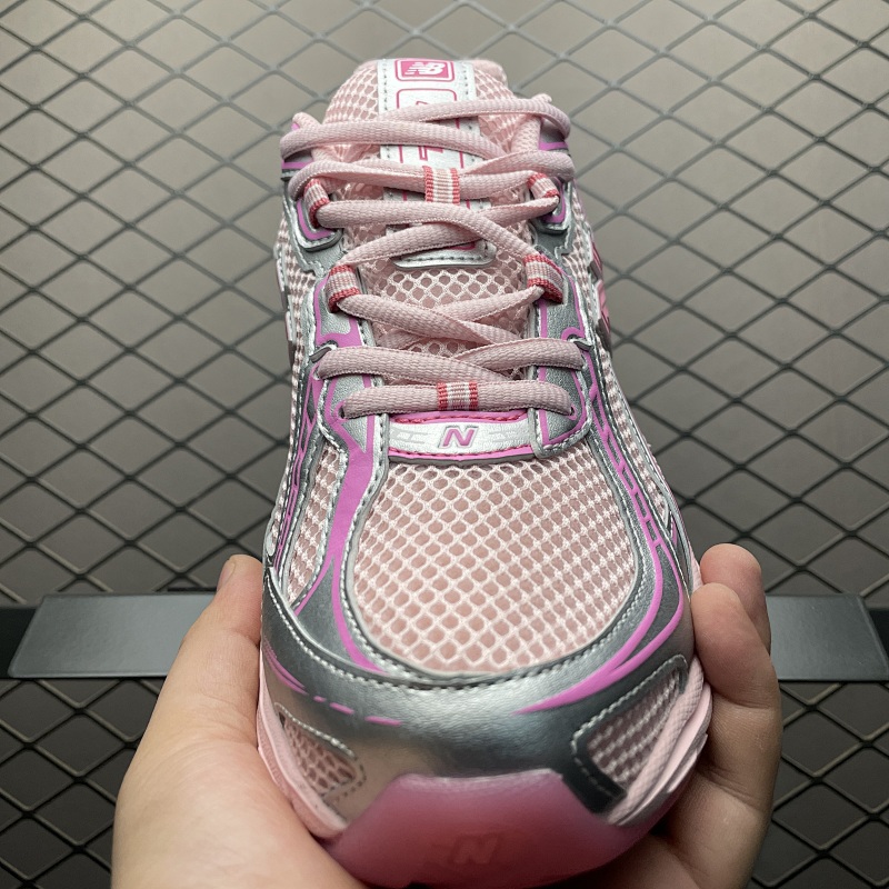 New Balance 740 · 3