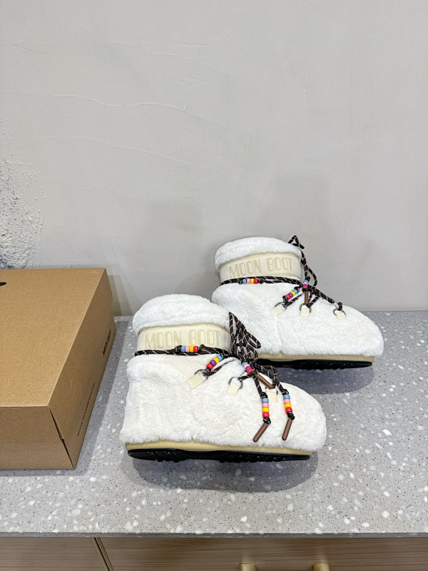 Moon Boots · 6