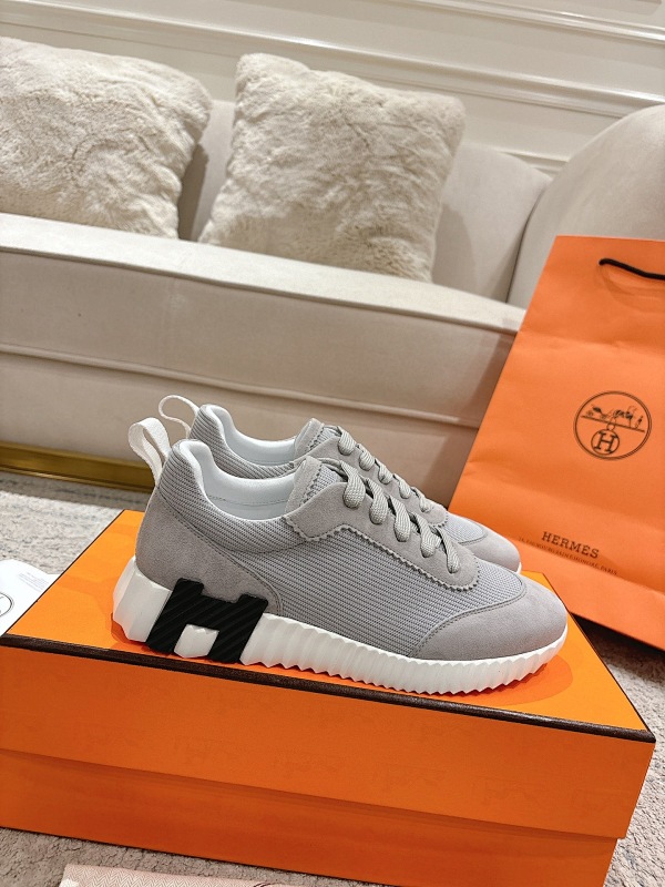 Hermes 4