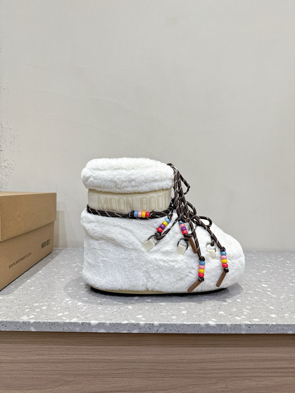 Moon Boots · 5