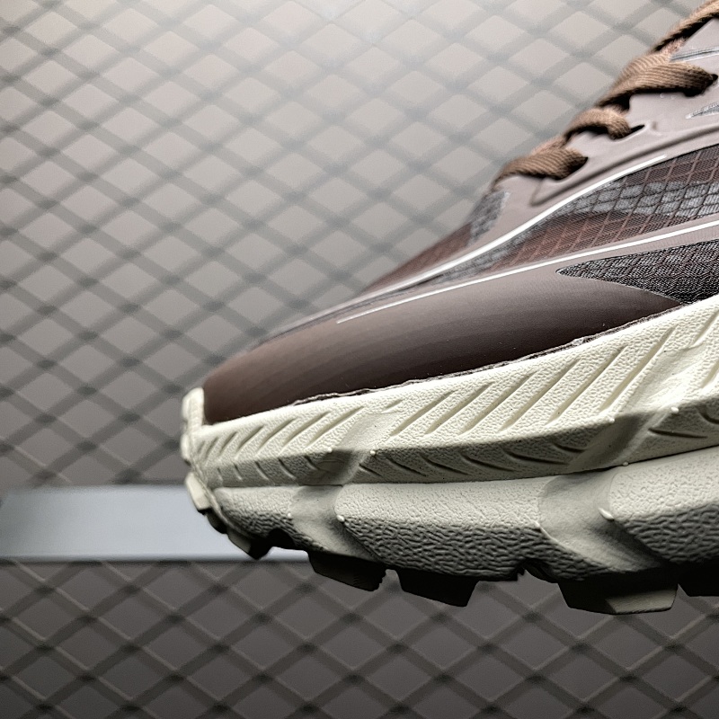 Hoka Speed 4 · 3