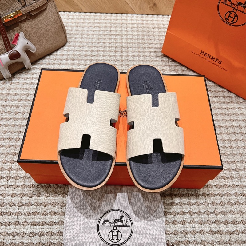 Hermes 4