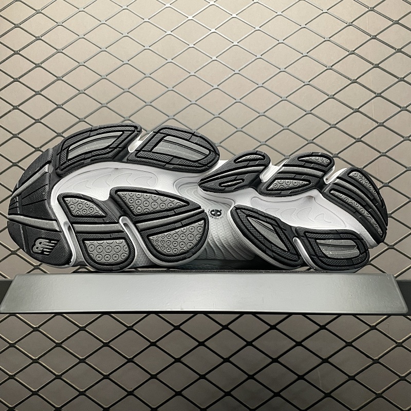 New Balance 2000 Sneakers · 4