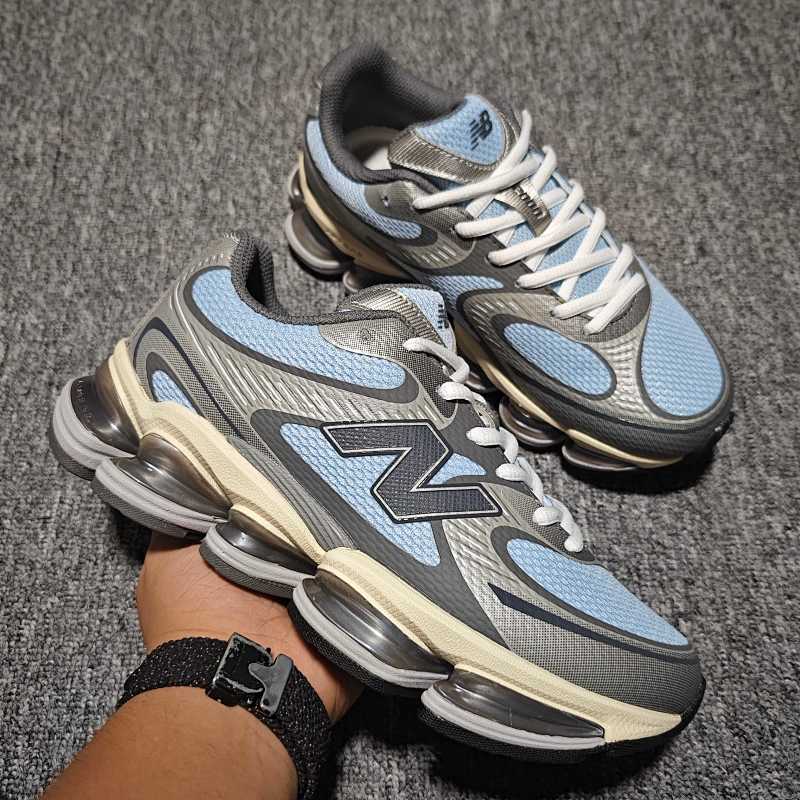 New Balance 2000 · 4