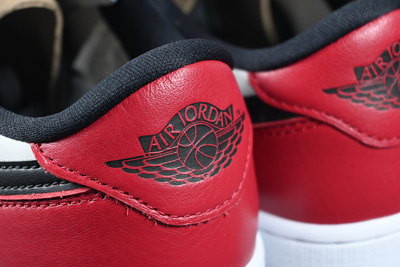 Pk Aj1 Low 2025 Chicago 4