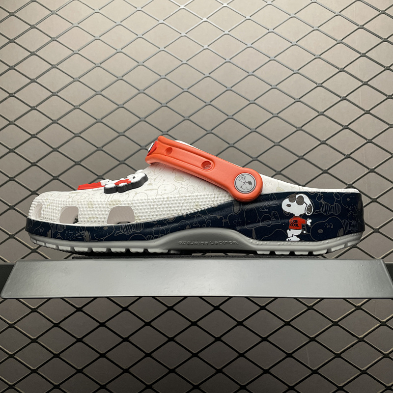 Crocs · 3