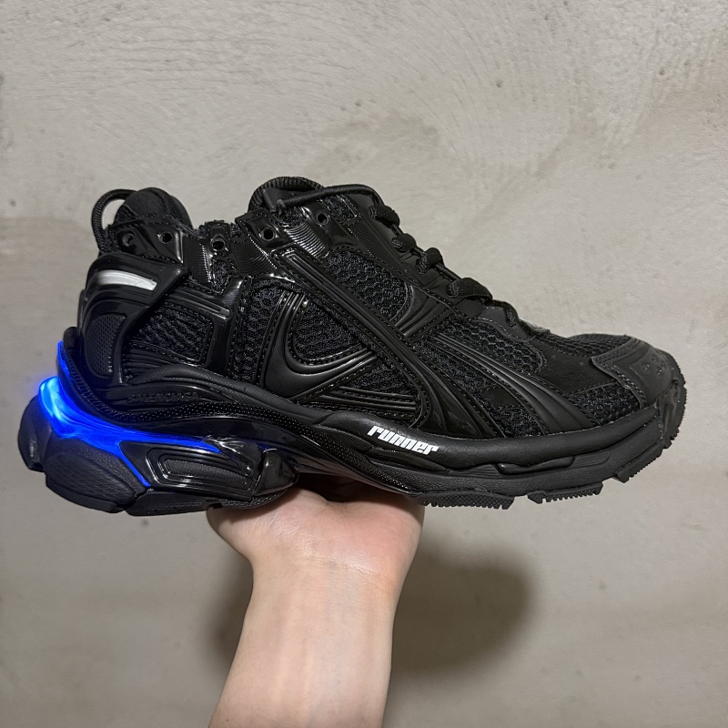 Balenciaga Runner Led 12