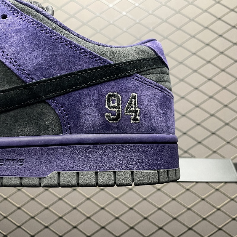 Supreme Dunk 4