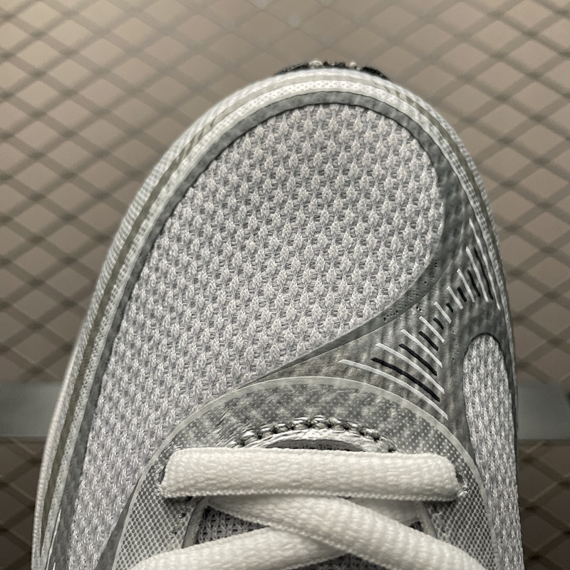 New Balance 2000 Sneakers · 2