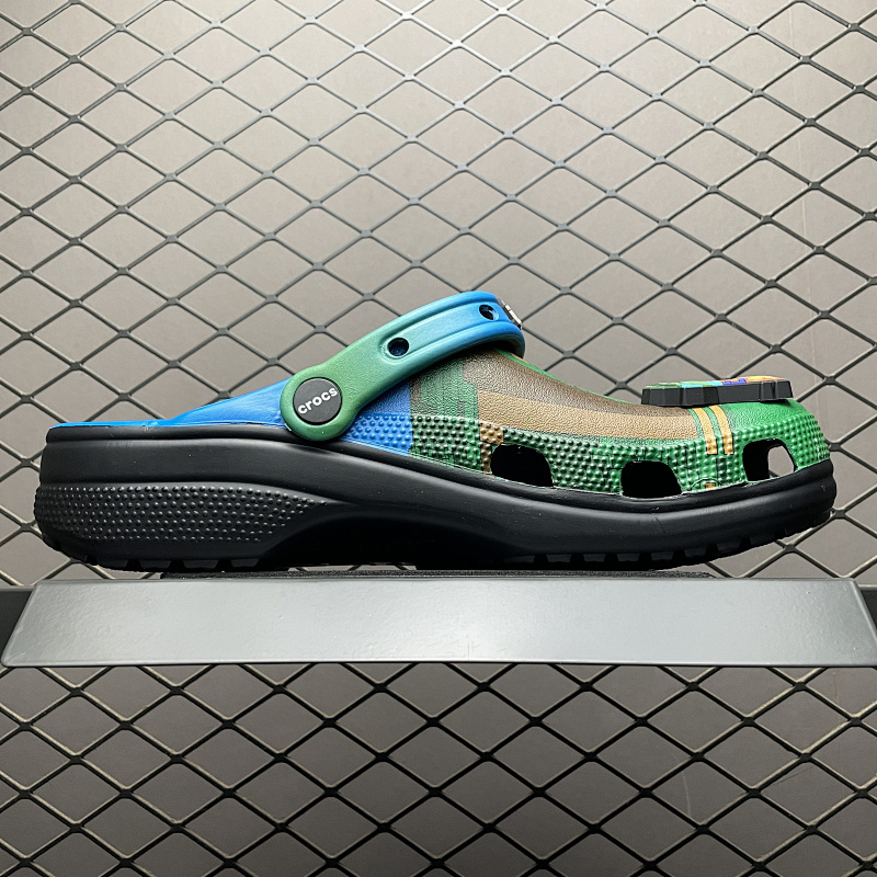 Crocs · 4