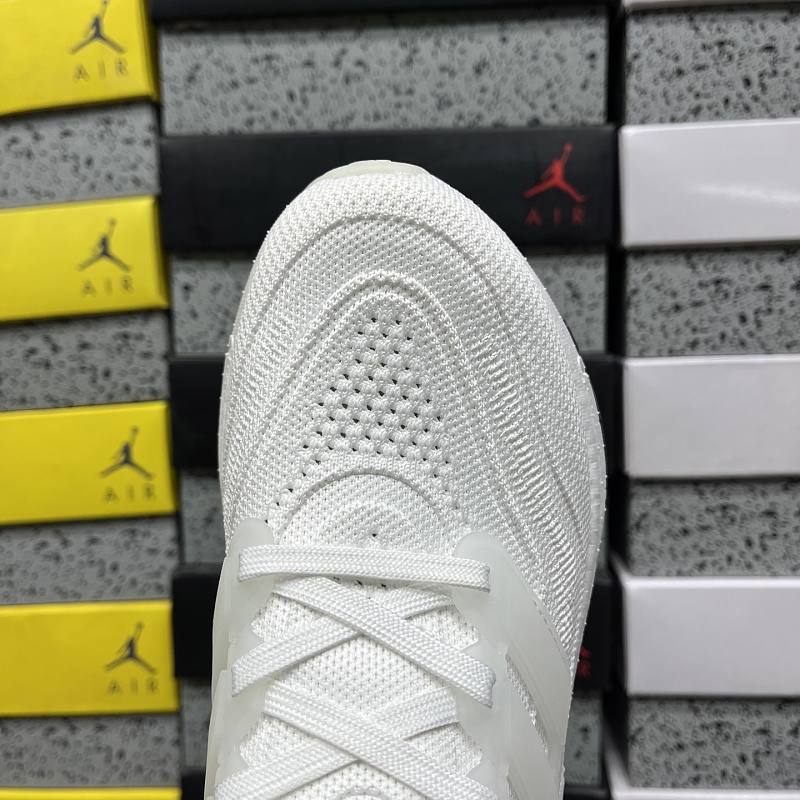 Ultraboost Light 6