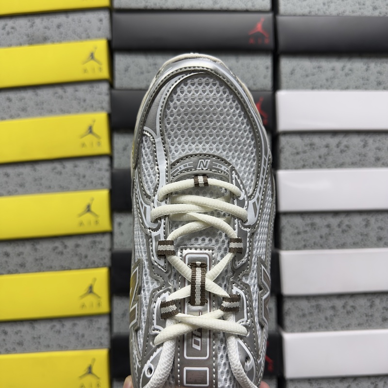 New Balance 740 Sneakers · 5
