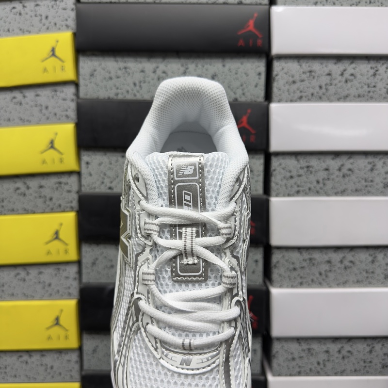 New Balance 740 Sneakers · 5