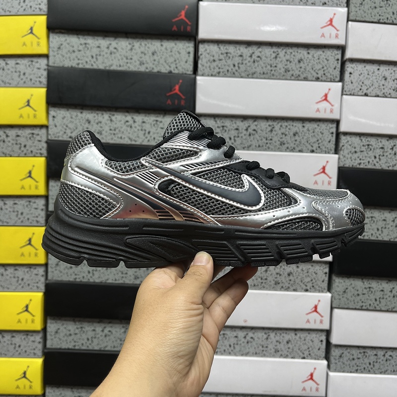 Nike Vomero 10