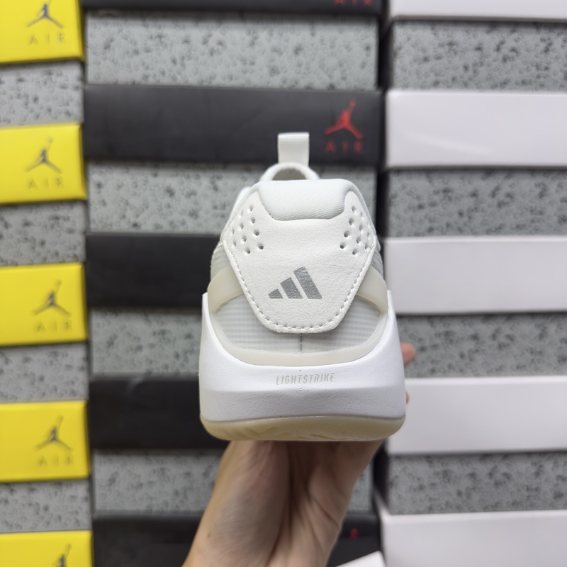 Adizero Ubersonic 5 M 2