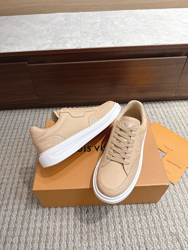 Trainer 53 · 4