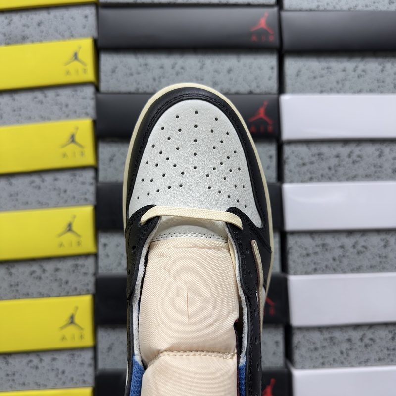 Travis Scott Reverse Swoosh Sneakers · 6