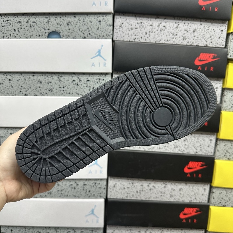 Travis Scott Reverse Swoosh Sneakers · 2