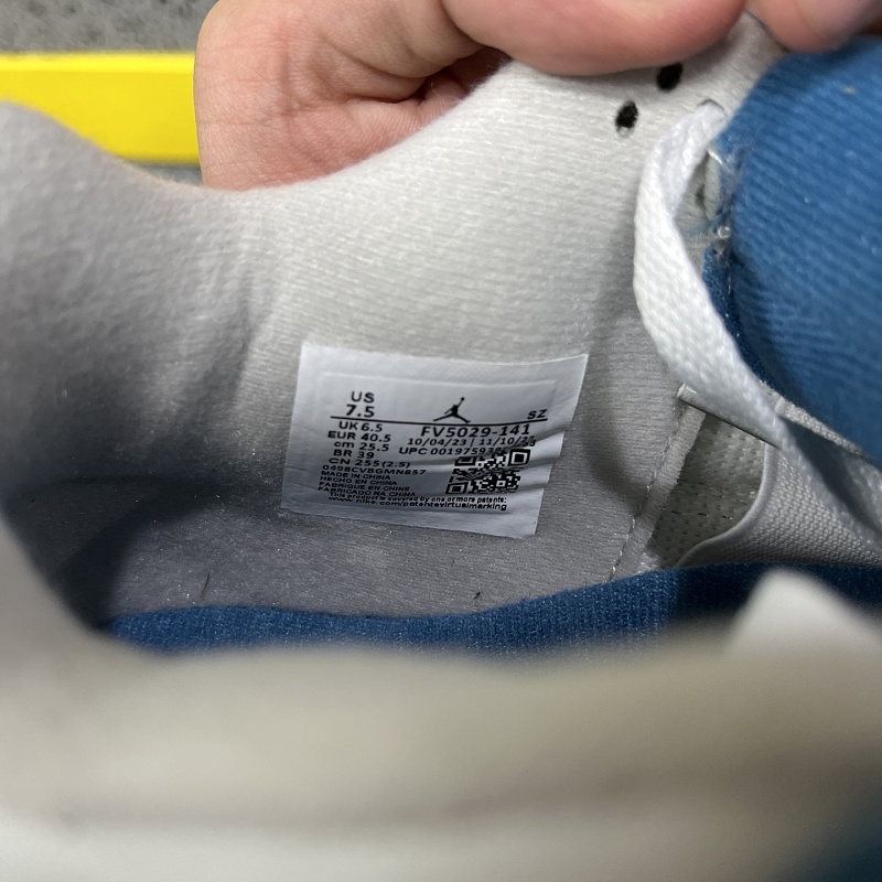 Air Jordan 4 141