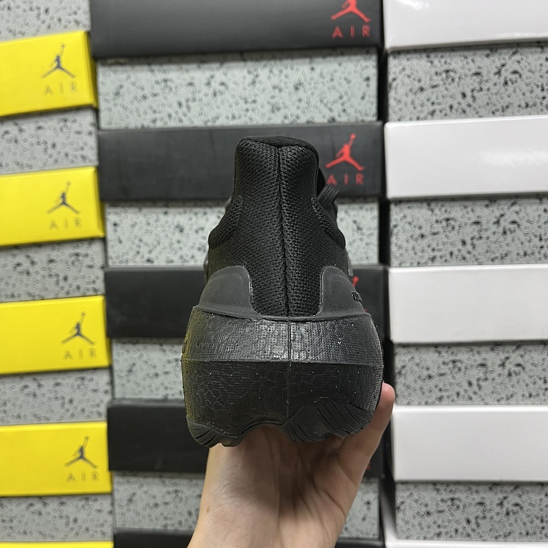 Ultraboost Light 3