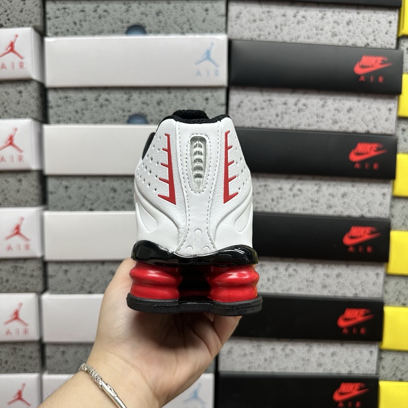 Shox R4 · 3