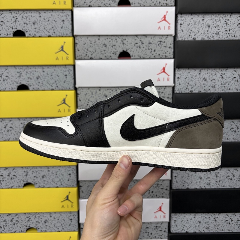Jordan 1 Sneakers 4