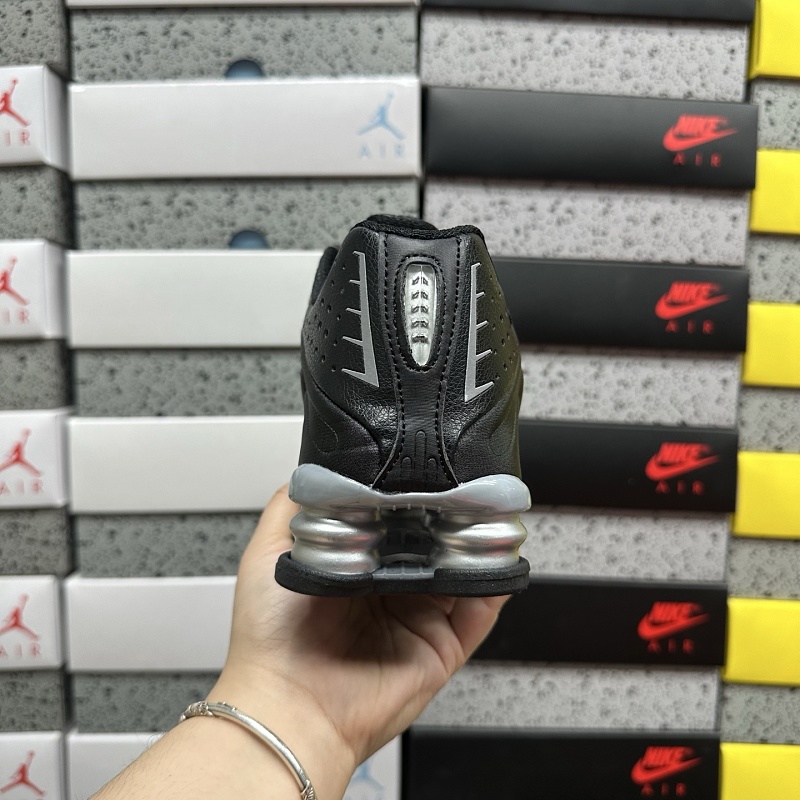 Shox R4 · 3