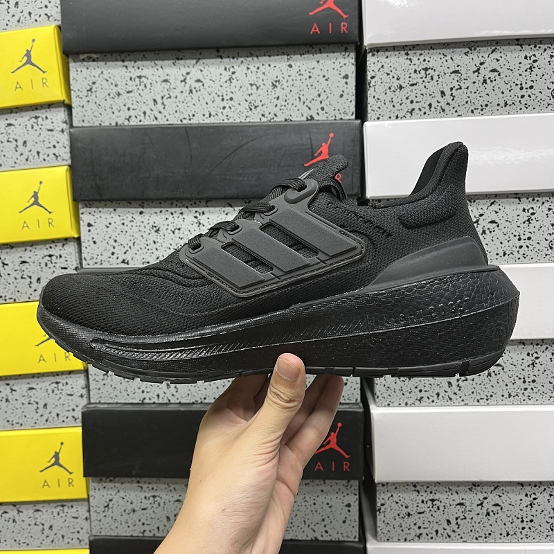 Ultraboost Light 4
