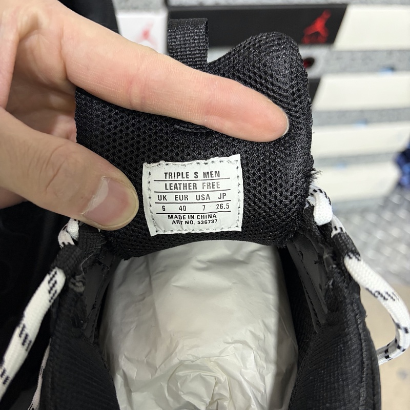 Triple S 2323