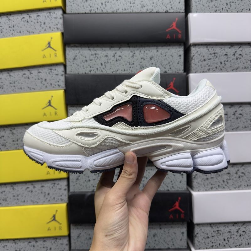Raf Simons Response Trail · 3