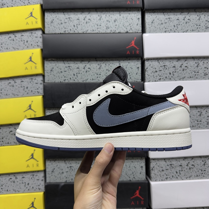 Travis Scott Reverse Swoosh Sneakers · 4