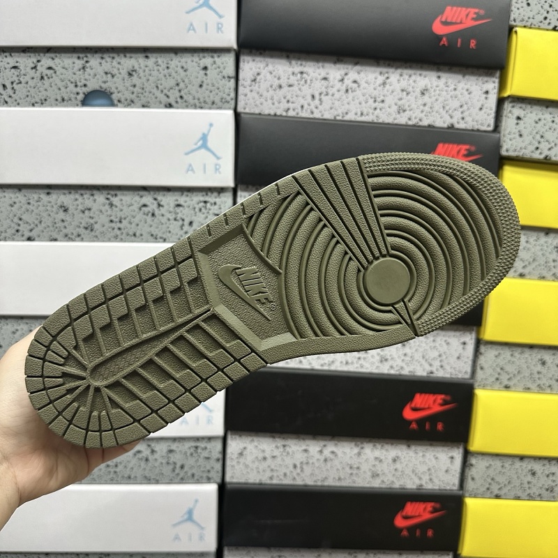 Travis Scott Reverse Swoosh Sneakers · 2