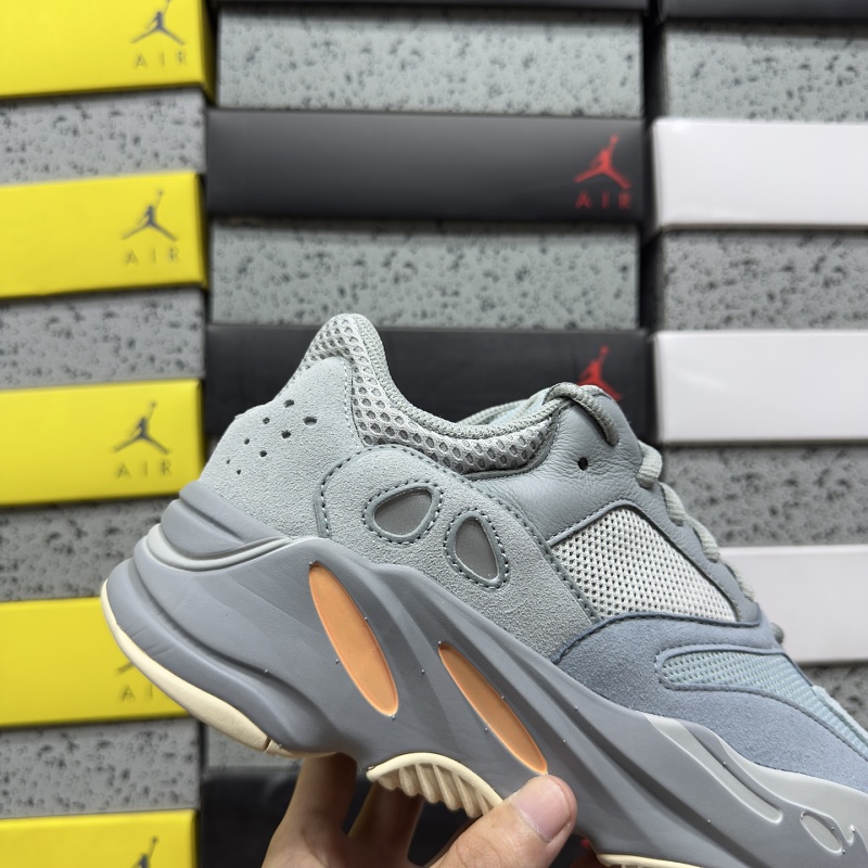 Yeezy 700 6
