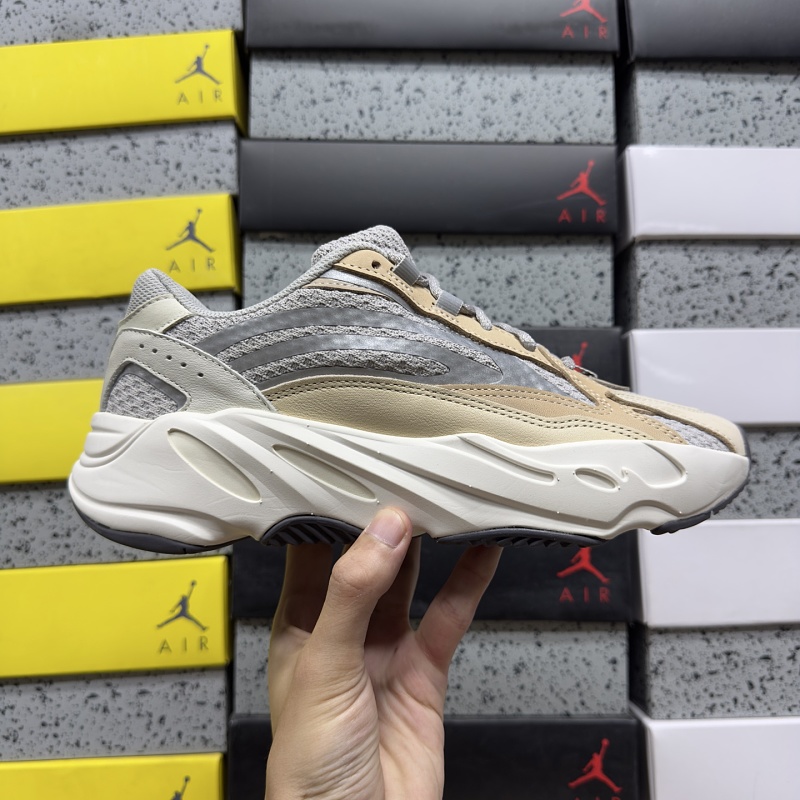 Yeezy 700v2 9