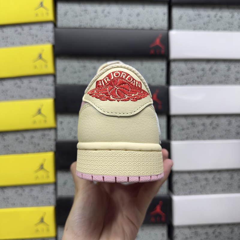 Travis Scott Reverse Swoosh Sneakers · 3