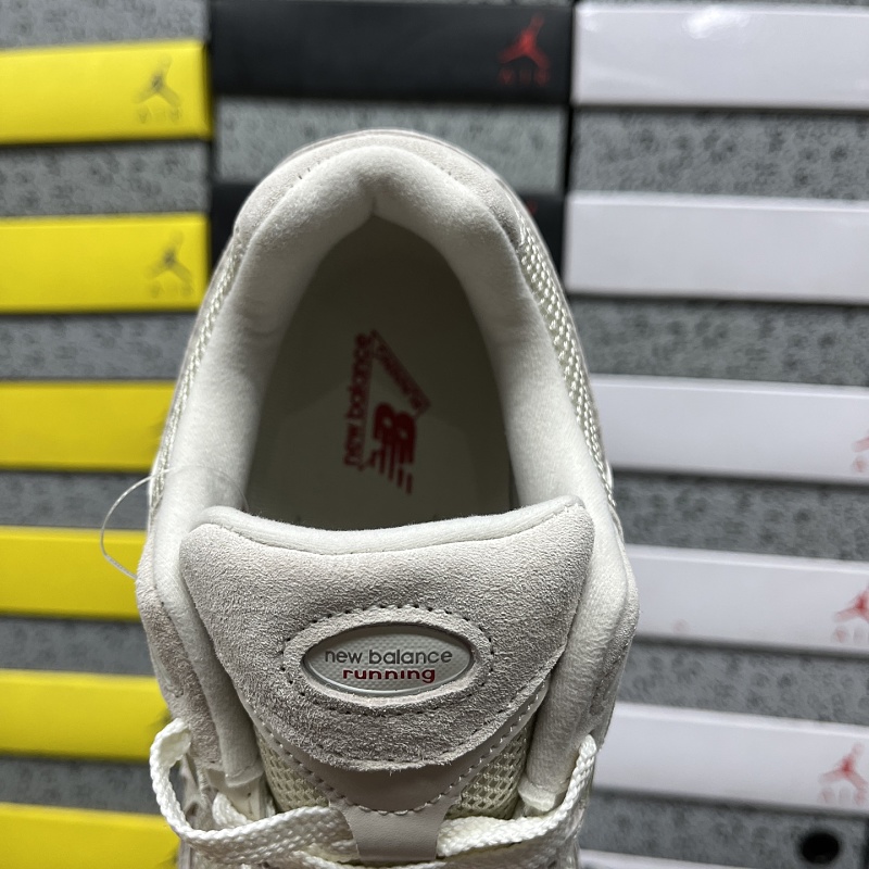 New Balance 2002 Sneakers · 5