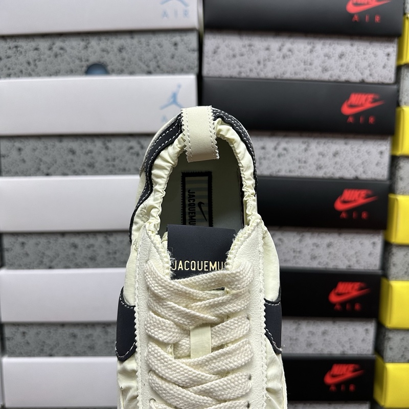 Jacquemus Moon Shoe Sp · 5