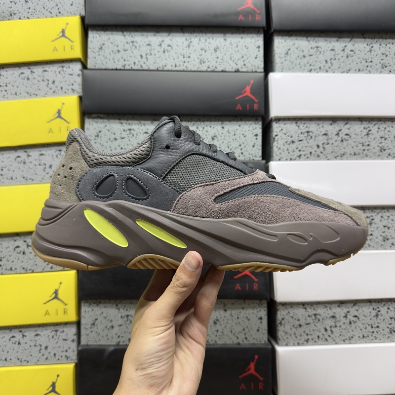 Yeezy 700 9