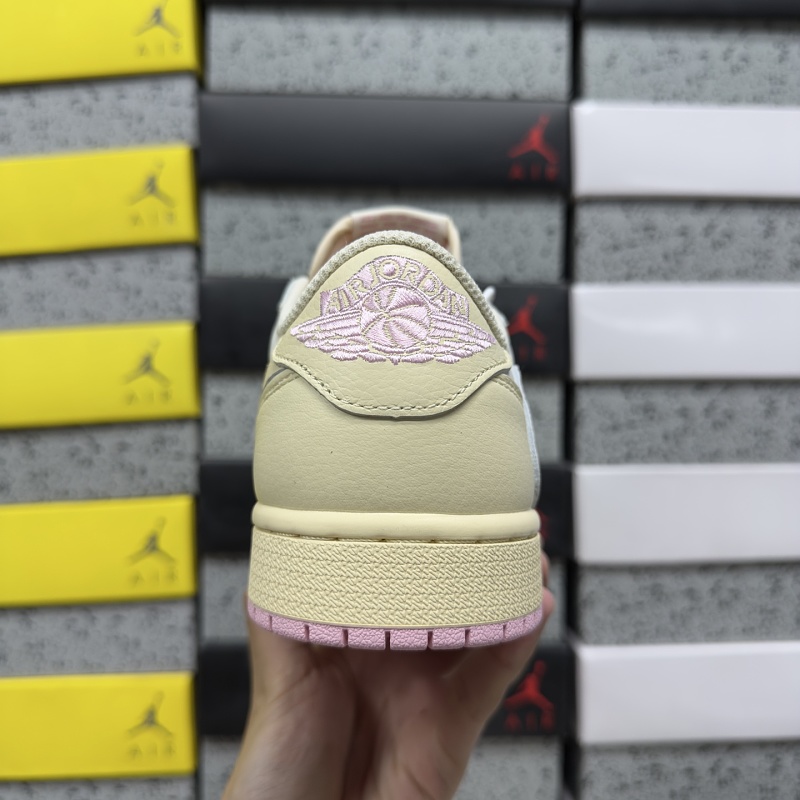 Travis Scott Reverse Swoosh Sneakers · 3