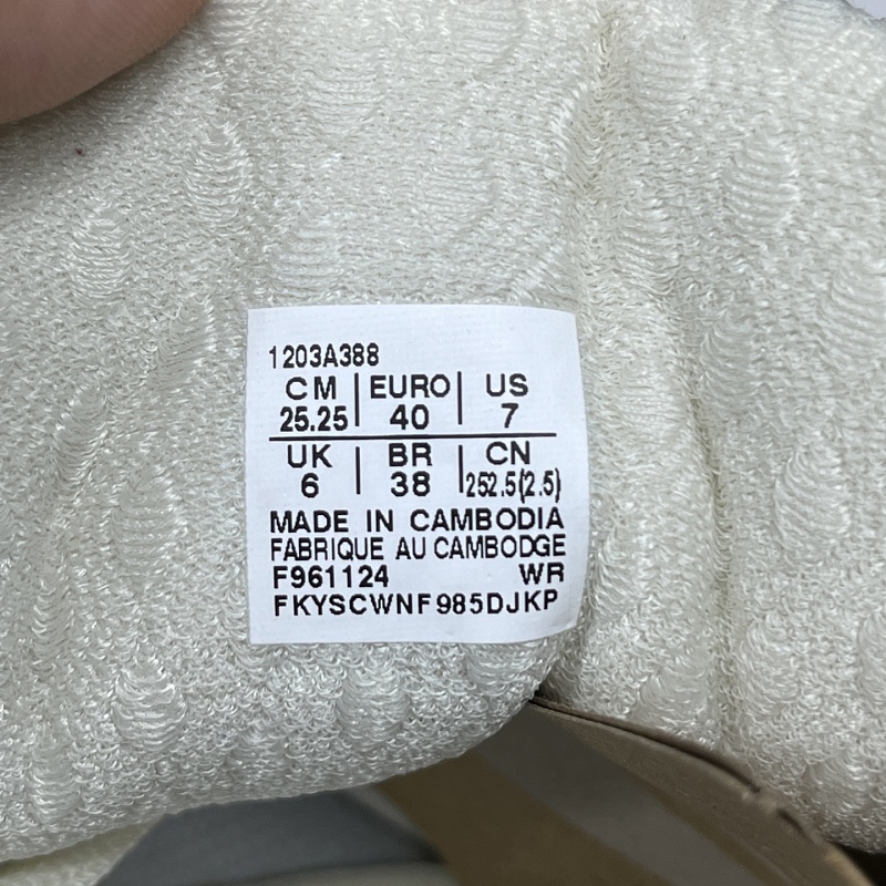 Asics Sneakers